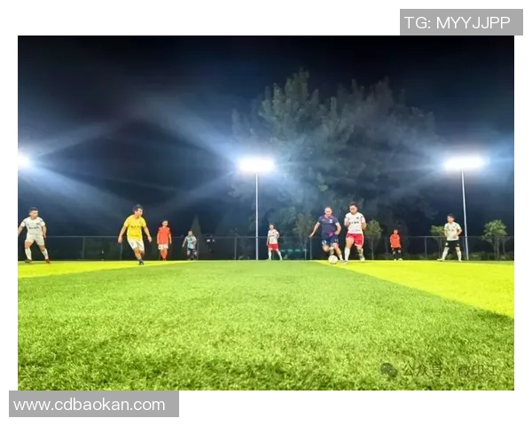 足球打卡区：畅享激情与友谊的绿茵场地，记录每一次精彩瞬间